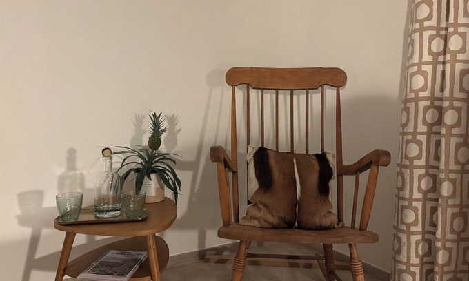 Aigues-Mortes Cama Y Desayuno | La CAVALIERE, Breakfast room included. SOL en CIEL house