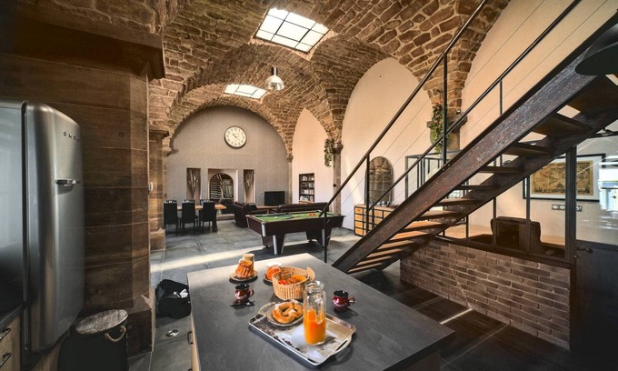 Issenheim Cama Y Desayuno | La Chapelle Industrielle (Atypical Loft) on the Alsace Wine Route