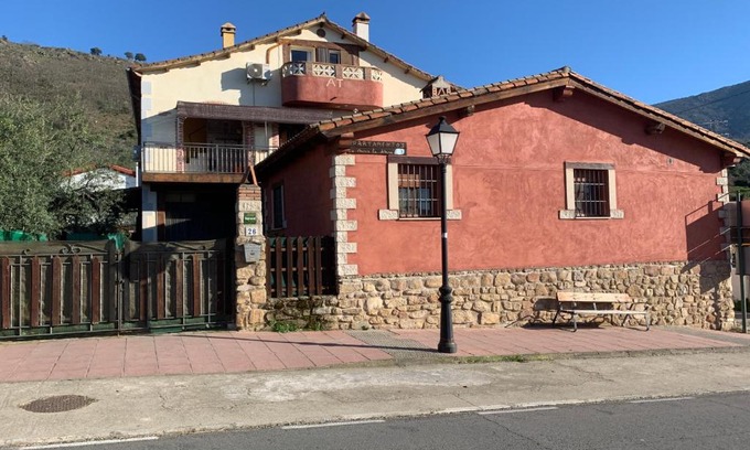 Casas del Monte Chalet De Esquí | La Charca de la Dehesa