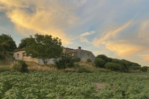 Salles-Lavalette Casa | La Chaumière