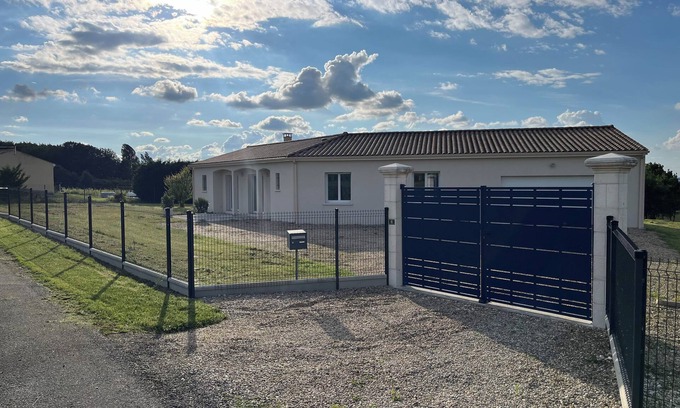 Brie-sous-Barbezieux Casa | La Chouette: new house, ideal for family vacations! Soothing view