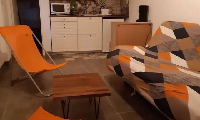 La Couronne Apartamento | La Cigale charming studio in quiet residence
