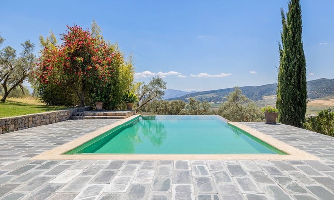 Ronda Villa | La Cimada de Ronda - Cuatro Habitaciones Villa, Capacidad 8