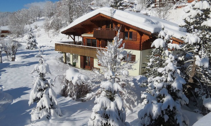 La Clusaz Chalet De Esquí | LA CLUSAZ Comfortable ground-floor apartment in a traditional chalet