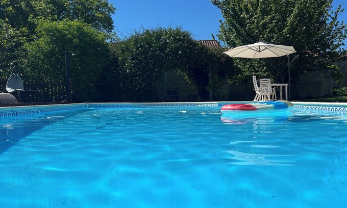 Saint-Romain Cabaña | La Colline de Tilleul - beautiful cottage near Aubeterre with pool 4 Star Rated!