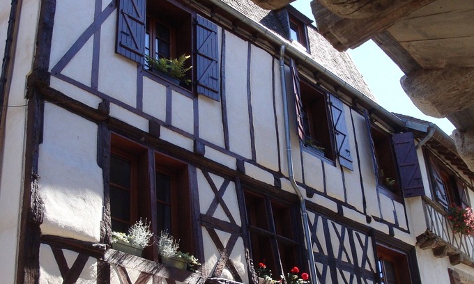Beaulieu-sur-Dordogne Apartamento | La Correze, encantador apt. centro del pueblo medieval a pie hasta el río