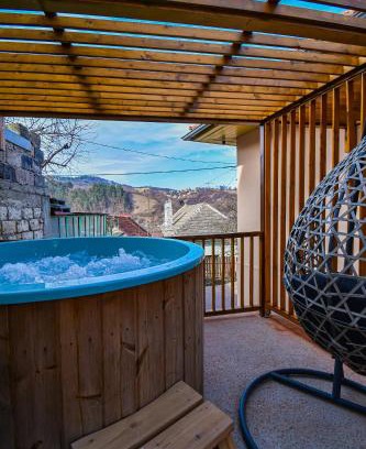 Brasov Casa | La Côte 26 - Restored Saxon Style House in the Old Town with Jacuzzi and Private Parking