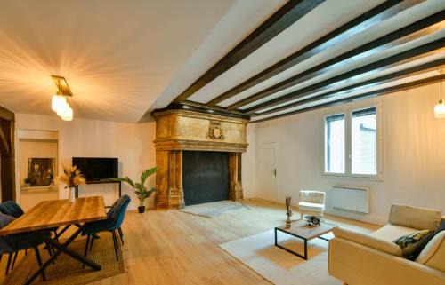 Bourges Apartamento | La Dame Blanche - Appartement hypercentre historique - Parking privé