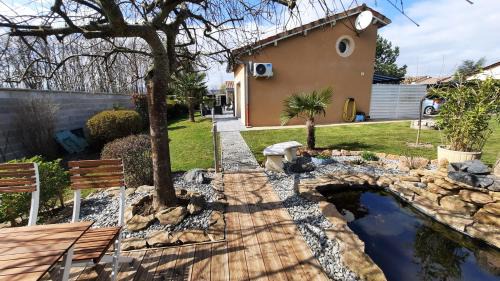 La Chapelle-de-Guinchay Apartamento | La Datcha d'Elena