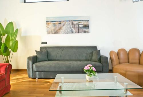 Albate Apartamento | LA'DELI - Como - grande appartamento con parcheggio, nefltix, giardino, terrazzo