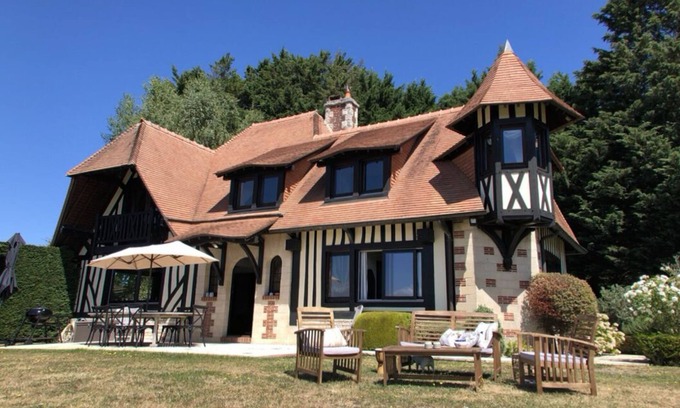 Saint-Martin-aux-Chartrains Casa | Vrbo Property