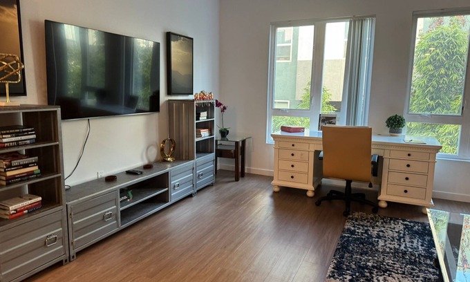 Little Tokyo Casa | LA Escape Cozy 2BR King in DTLA's Little Tokyo District