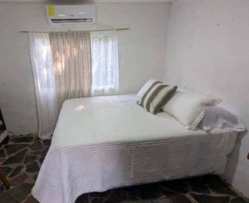 Coatepeque Chalet De Esquí | La Escondida