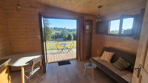 Saint-Gilles-du-Mene Casa | La ferme de beau soleil Gîte et cabanes