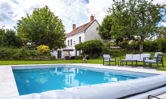 Saint-Georges-sur-Cher Casa | La Fernandière : Loire Valley Historic Home, Garden & Swimming Pool, Sleeps 7