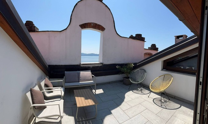 Intra Apartamento | La Finestra sul lago luxurious apartment furnished