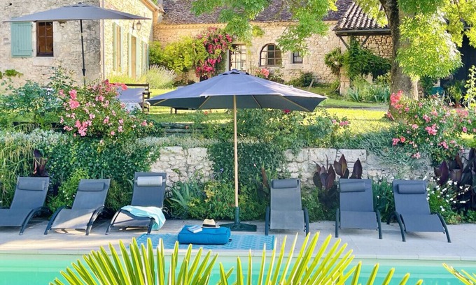 Savignac-de-Duras Casa | La Fleur de Savignac · 3 bd, pool, views, WiFi