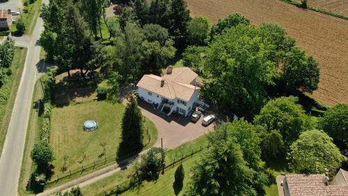 Breuil-Barret Casa | La Folie