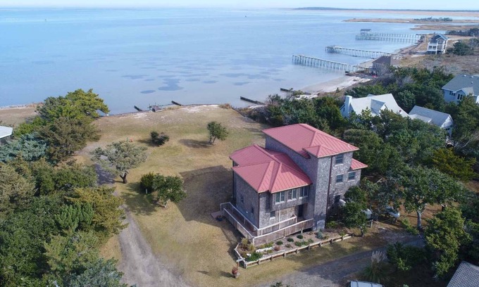 Ocracoke Casa | La Fortezza: Soundfront, large yard, covered porches, small dock.