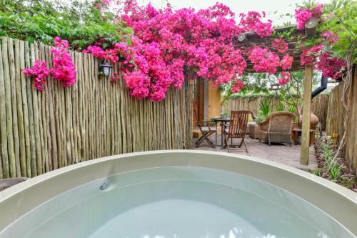 McGregor Casa | La Galleria Cottage Retreat