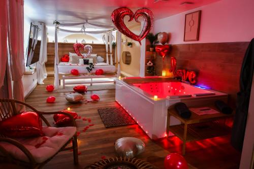 La Seyne-sur-Mer Apartamento | La Gioya - Love Room, Jacuzzi, Baldaquin
