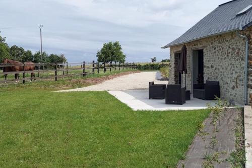 Soulge-sur-Ouette Casa | La Giraudière bâtisse au calme 2 à 4 personnes