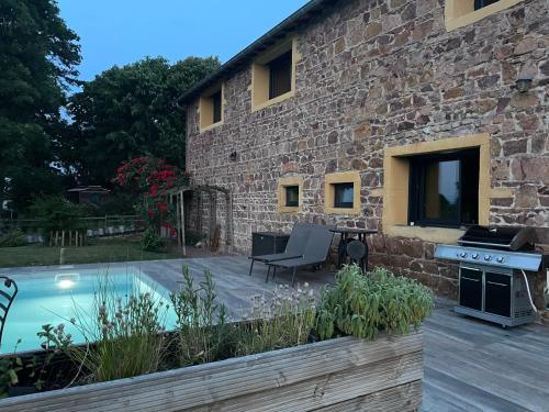 Commelle-Vernay Casa | La Grange aux hirondelles - avec piscine et spa