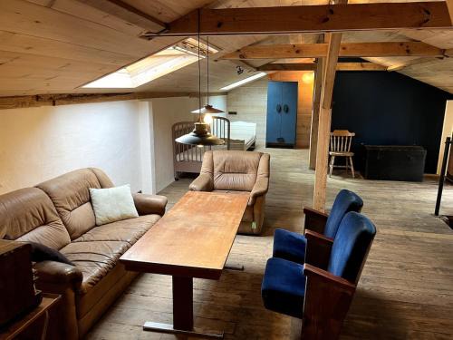 Uza Casa | La Grange Cirque