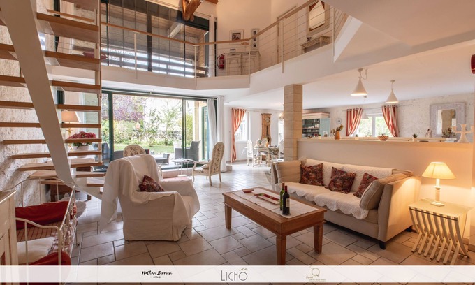 Bellefond Casa | El granero Bellefontaine encaramado en su colina