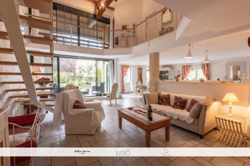 Bellefond Casa | LA GRANGE DE BELLEFONTAINE et sa piscine privée