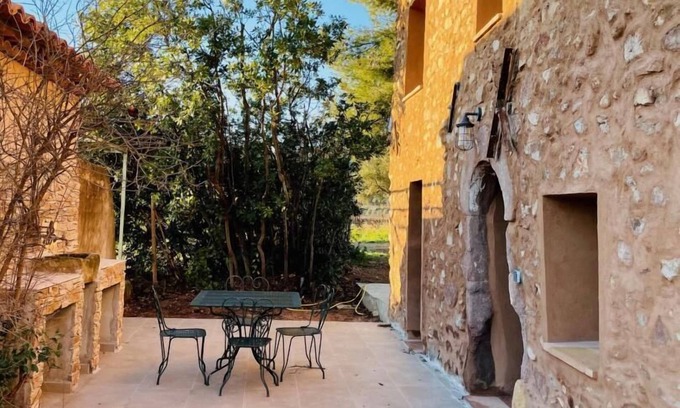 Cuers Casa | La Grange du Vendangeur, in the heart of organic vineyards.