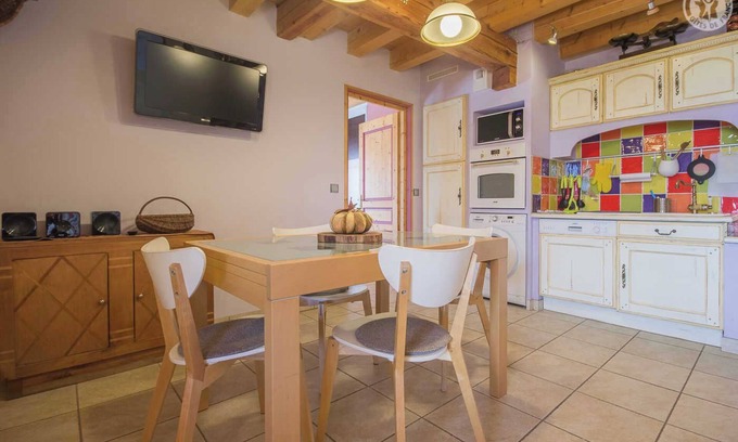 Clery Casa | LA GRIVE - CLERY - Gîte