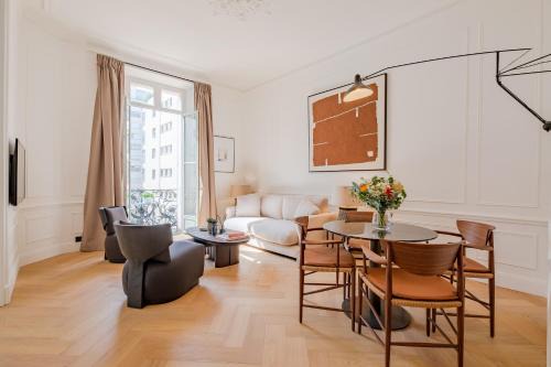 Cannes City Centre Apartamento | La Guitare 22 - Spacious 1 BR apartment in the center of Cannes, right behind Grand Hotel