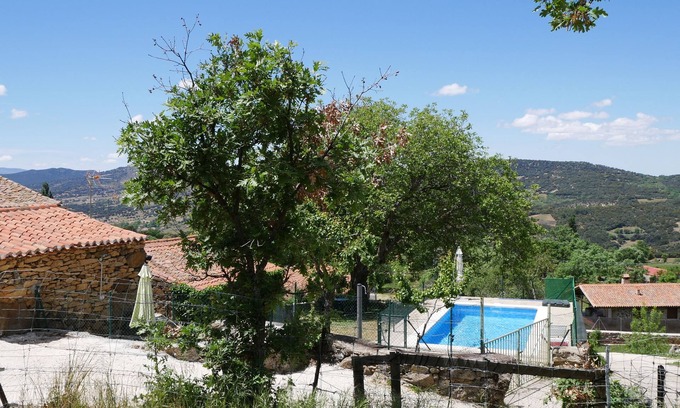La Aldehuela Cabaña | "La Higuera y El Nogal" 12 plazas con Piscina La Aldehuela(Avila) Gredos