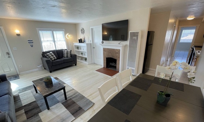 Beach Barber Tract Cabaña | La Jolla Cottage by the Sea - Near Windansea Beach and La Jolla Cove!