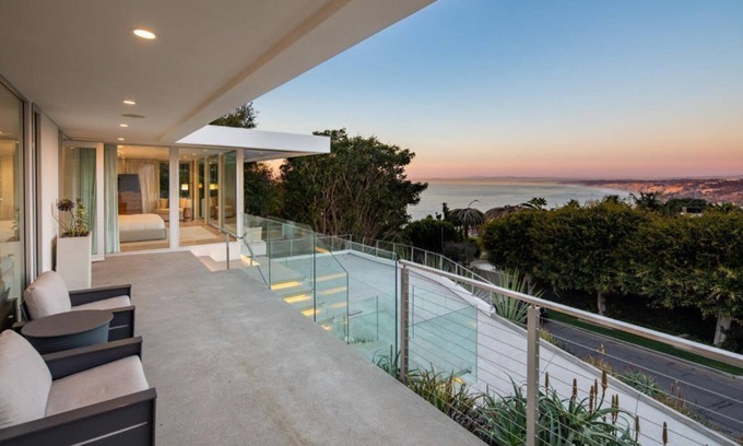 Country Club Casa | La Jolla Hillside Retreat with Ocean Views, Chef's Kitchen & Hot Tub