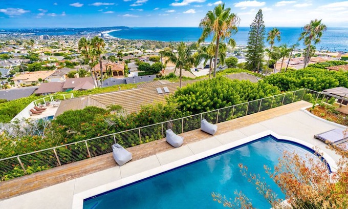 Muirlands Casa | La Jolla Paradise with Ocean Views and Pool