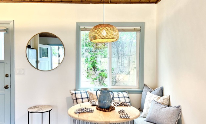 Village of La Jolla Cabaña | La Jolla Sea Cottage - walk to the beach and downtown