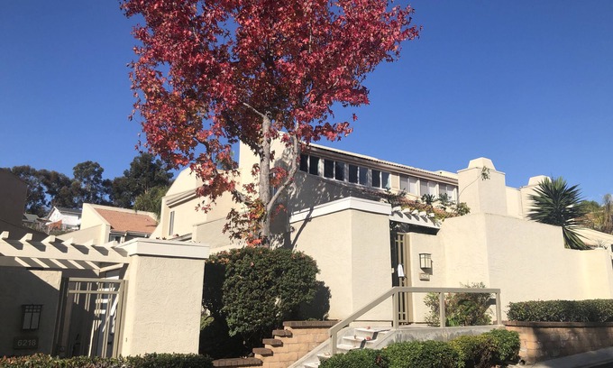 University City Condominio | La Jolla / UTC, San Diego, cerca de UCSD, habitación privada, amueblada y hermosa.