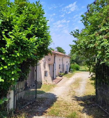 Saint-Meard-de-Gurcon Casa | La longère aux agrumes - gite piscine jardin-forêt