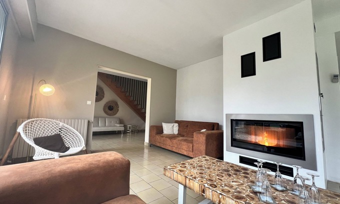 Vieux-Rouen-sur-Bresle Casa | Villa with large enclosed wooded park, barbecue, ideal for families