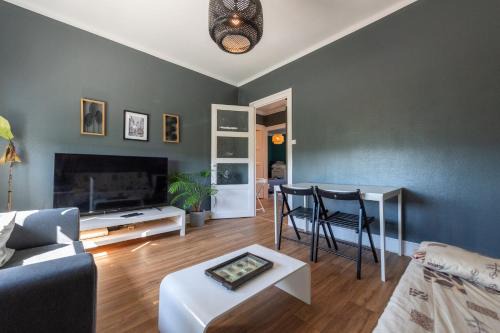 Grigny Apartamento | La LYONNAISE - Climatisation - Proche Lyon et commodités, Transports, Tout équipé