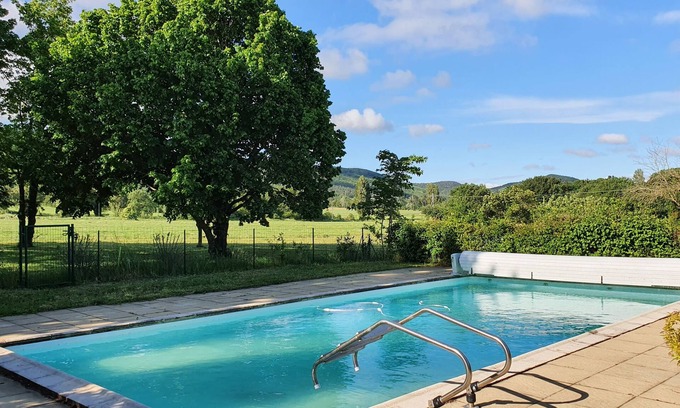 Portes-en-Valdaine Cabaña | La Magnanerie: Provencal setting with swimming pool