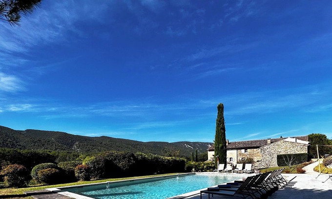 Menerbes Otro | La Magnanerie, Grand Mas de Caractère au Cœur du Luberon