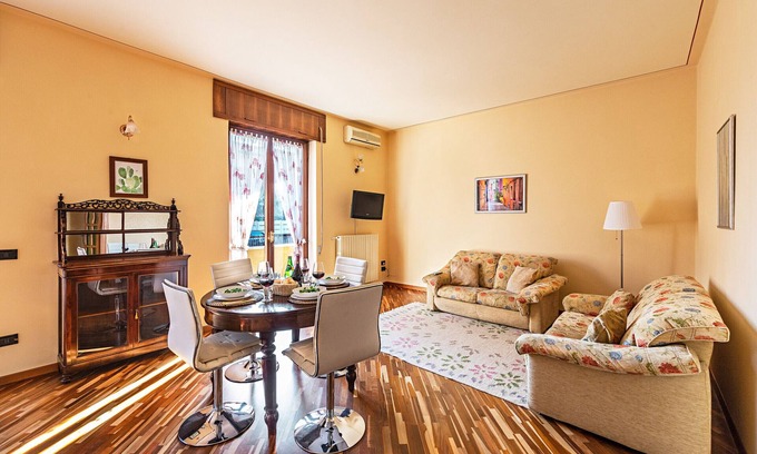 Desenzano del Garda Apartamento | La Magnolia 2 Apartment by Wonderful Italy