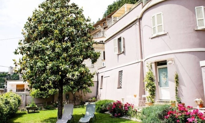 Arrone Apartamento | La Magnolia Apartments as at home