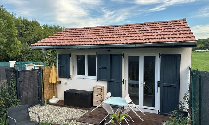 Saint-Vincent-de-Mercuze Apartamento | La Maisonnette and its garden in Chartreuse