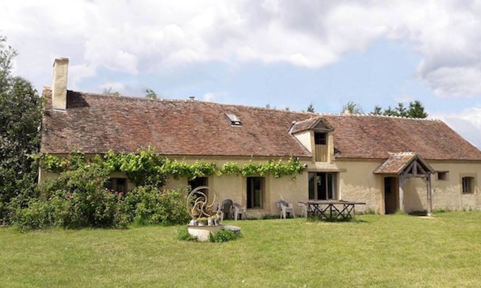 Beauchamps-sur-Huillard Casa | La Maison de Julien a reunion in the heart of nature