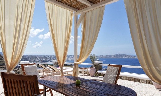 Agios Stefanos Casa | La Maison Blanche