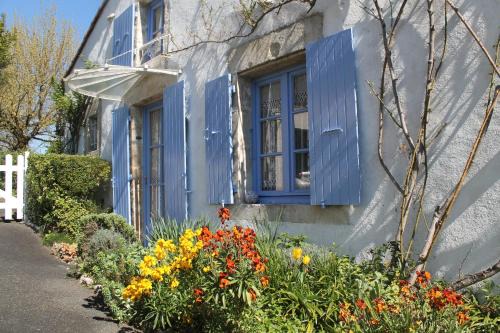 Saint-Gelais Casa | LA MAISON BLEUE
